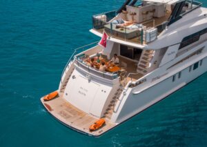 sae story yacht weekly rental